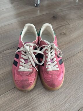 adidas Pink and Black Suede Sneakers with Gum Sole preowned 35